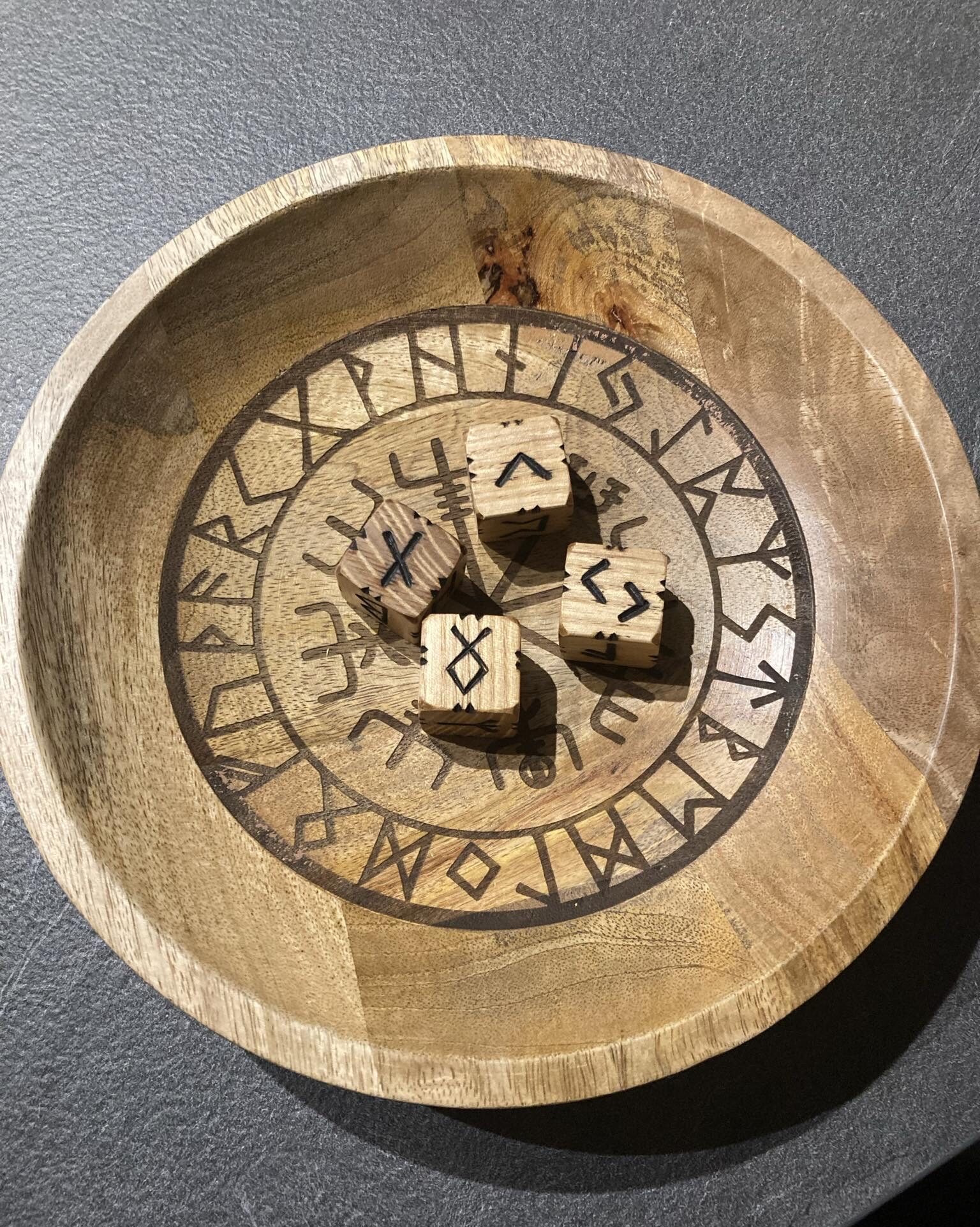 Guidance avec les runes futhark avec Maÿlo
